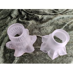 Gamle franske lampeglas i matteret glas.