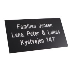lån Midler inerti Postkasse skilt - SORT med hvid tekst - Navneskilte - Designprodukter.dk