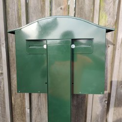 RacingGreen Postkasse-st med Klassisk 948 postkasse - Stander - Hvidt Stickersark