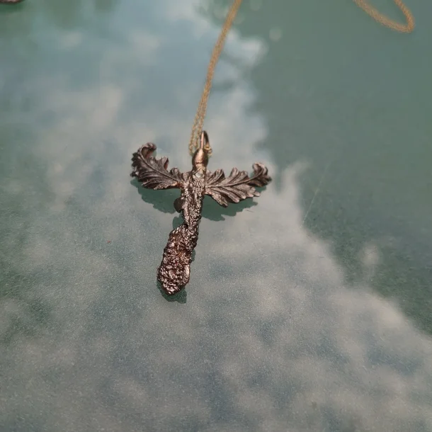 H�ndlavet smuk skytsengel af GuldBronze og JernBronze : 1256