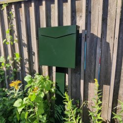 GLORI Moderne Postkasse model "51" - RacingGreen