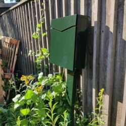 GLORI Moderne Postkasse model "51" - RacingGreen