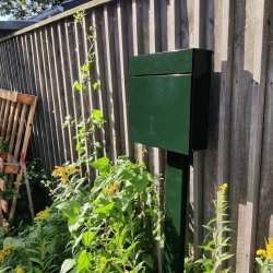 Billig Kolonihavepostkasse "52" i Klassisk Racing Green.