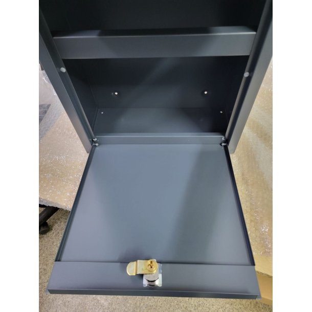 Sort Elegance Exclusive postkasse med stander - med dansk 6-stifts ls  - klassisk design