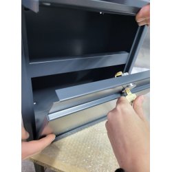 Sort Elegance Exclusive postkasse med stander - med dansk 6-stifts ls  - klassisk design