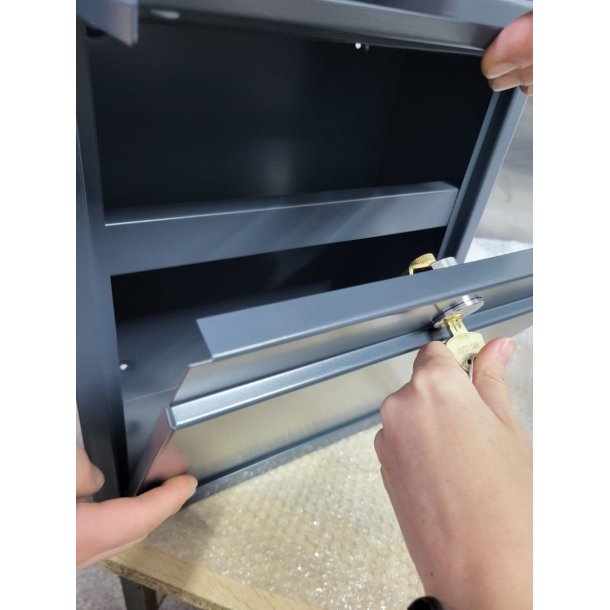 Elegance Exclusive postkasse - med Dansk 6-stifts ls - klassisk design