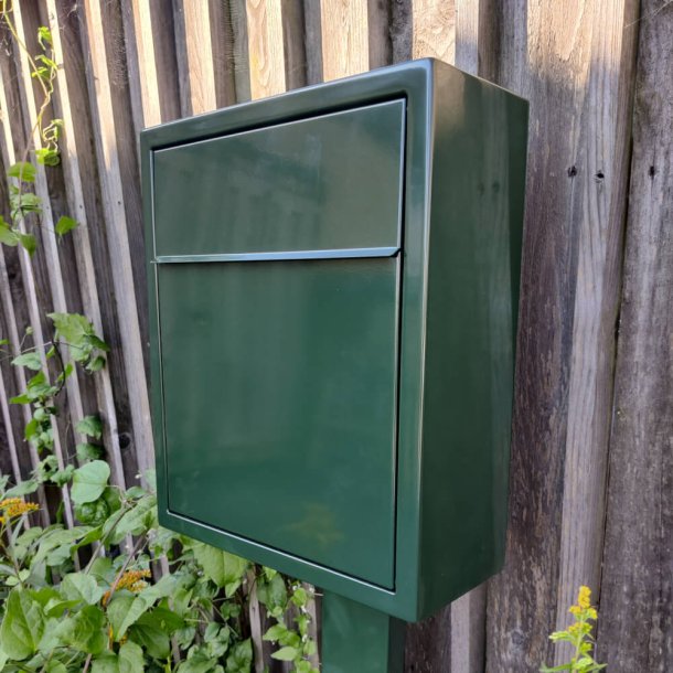 Base Exclusive postkasse RacingGreen med Pladestander - med 6 stift ls
