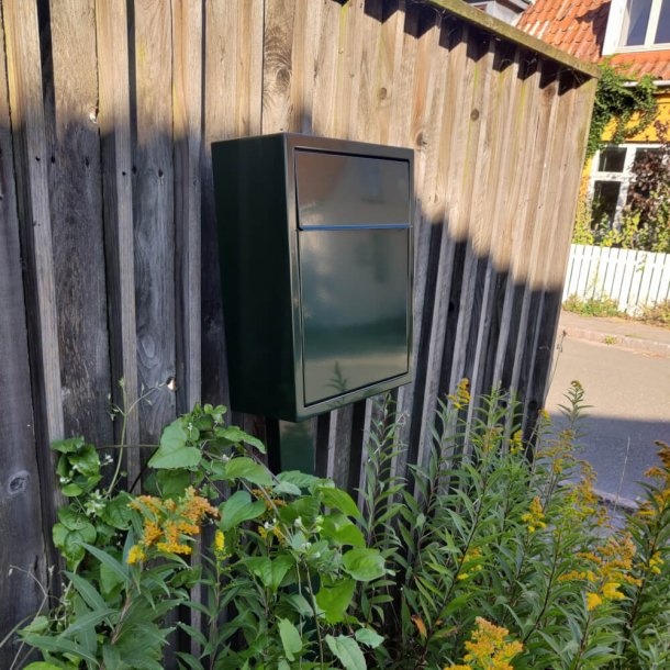 Base Exclusive postkasse RacingGreen med Pladestander - med 6 stift ls