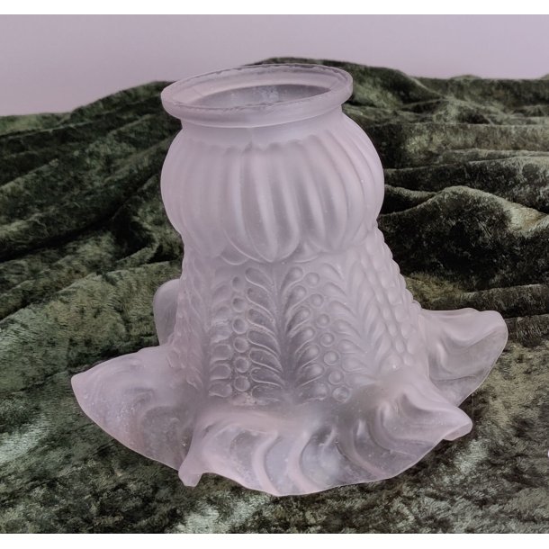 Gamle franske lampeglas i matteret glas.