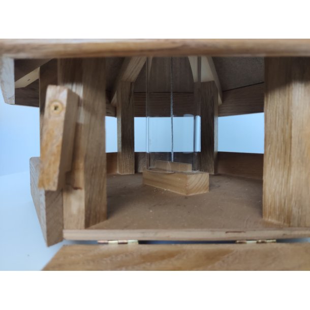 Fuglefoderhus med silo til fuglefoder -  lavet af kraftigt egetr� med zink tag