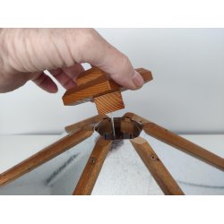 Fuglefoderhus med silo til fuglefoder -  lavet af kraftigt egetr� med zink tag