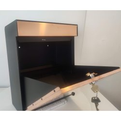 Allux Grundform Designpostkasse med Kobber front