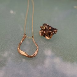 Hold Me Close - Ringeholder som vedhng til kde