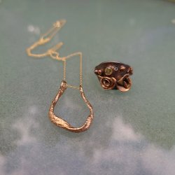 Hold Me Close - Ringeholder som vedhng til kde