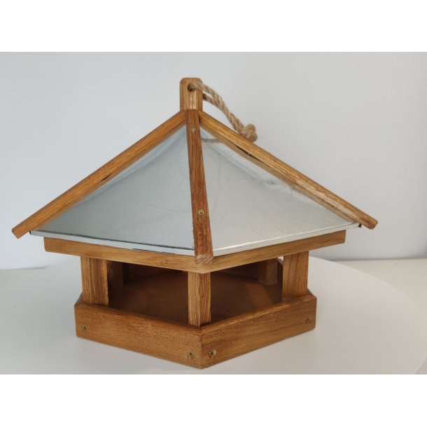 Lille Fuglefoderhus i kraftigt egetr med zink tag