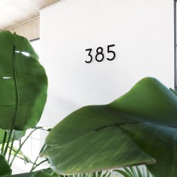 24,5 cm. Hvidt Rustfritstl Husnummer "Modern"