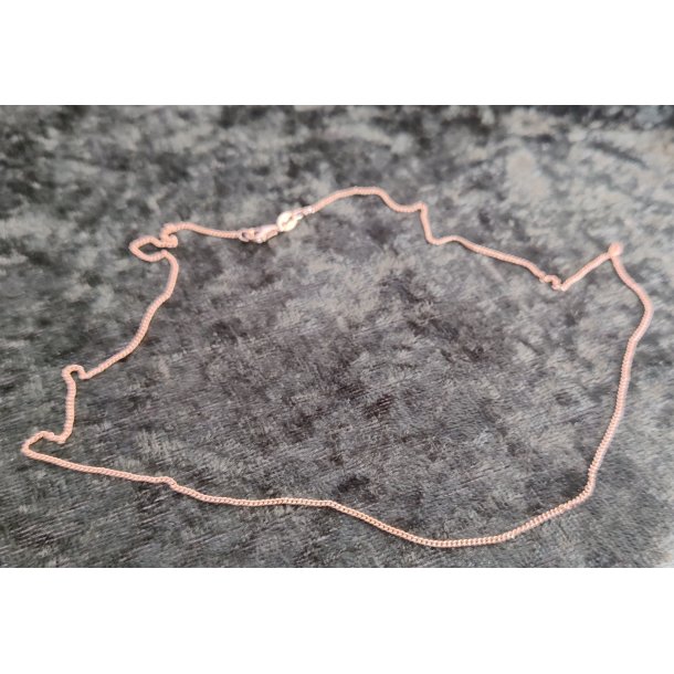 Panserhalsk�de s�lvk�de som er forgyldt med en l�ngde p� 450 mm.