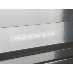 Sort DYMO strimmel med Hvidt navn eller adresse til din postkasse.