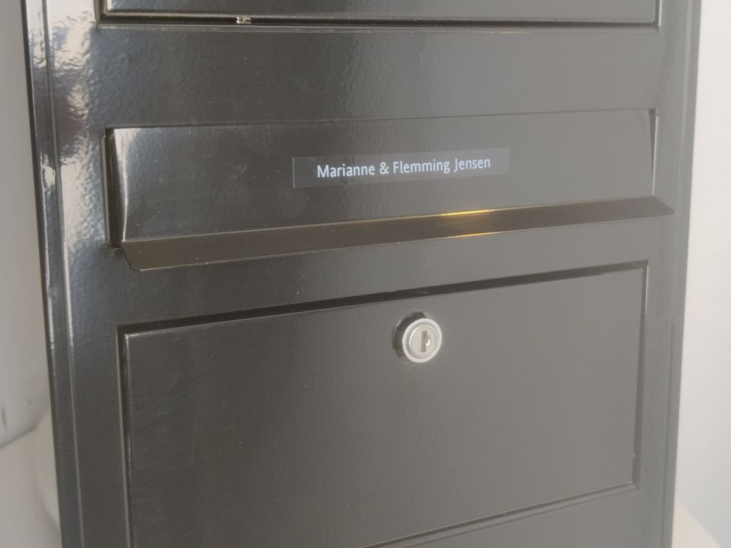 Sort DYMO strimmel med Hvidt navn eller adresse til din postkasse ...