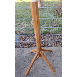 Stor kraftig egetr fod til foderhuse.