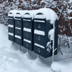 Postkasseanlg 3 familier - BobiTrio GR