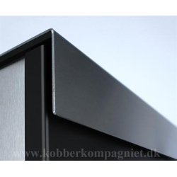 Designpostkasse Keilbach - SORT lakeret front